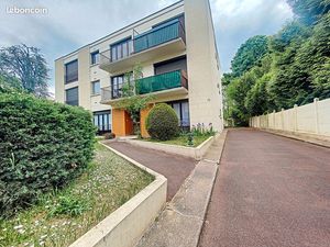 Studio 1 pièce 25 m²