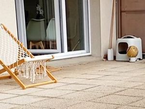 Dinard 200m du marché et de la boulangerie .T2 meublé terrasse. Assesseur et place de park