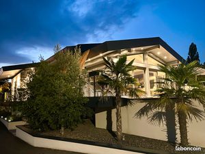 Propriété-domaine — VILLA contemporaine d’EXCEPTION composée de 3 logements (un T7  un T5 