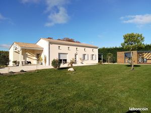 Maison récente style Charentaise