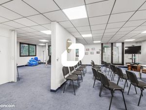 Bureau 260 m²