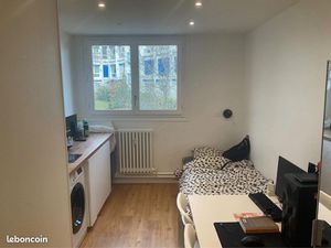 Petit studio meublé refait à neuf