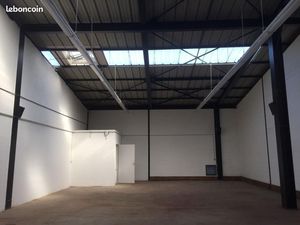 Local industriel 142 m²