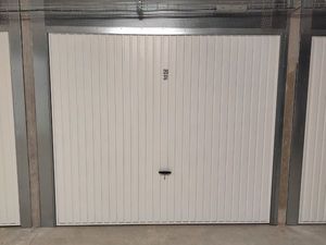 A louer garage box fermé