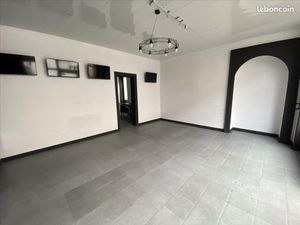 Local commercial 200 m²