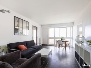 Chambre meublée dans T4 de 81m2 avec balcon