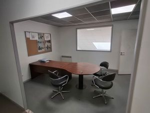 Bureau et salle de réunion