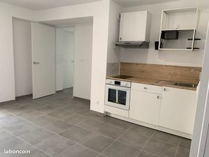 Beau T2 récent avec terrasse – Marseille 5ᵉ (50 rue Locarno) – 830 /mois HC – Parking en o