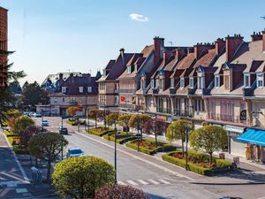 Immeuble de 300 m² – Centre-ville d’Yvetot – À 5 minutes de la gare