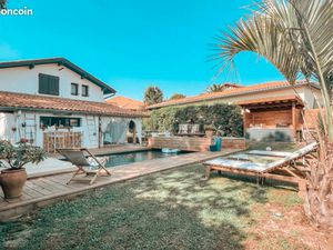 Maison à Vendre à Anglet - À Proximité de la Place des 5 Cantons