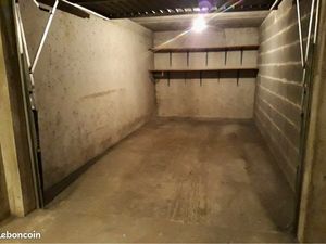 Garage avec électricité et rangements - accès sécurisé - Plein Centre Ville du Puy