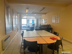 Grand local 100 m 2 centre grenade proche halle