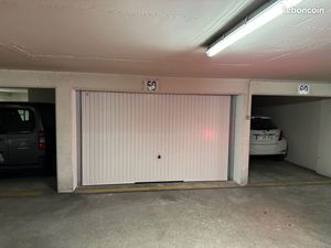 Grand box à louer à Puteaux