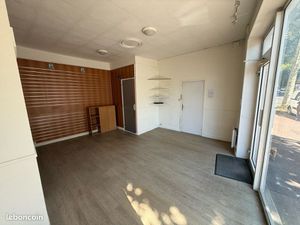 Local commercial 24m2 avec vitrine et cave