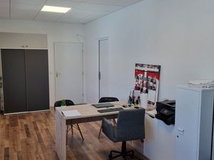 Location bureau et salle de soin