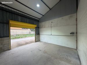 Garage / local de stockage à louer