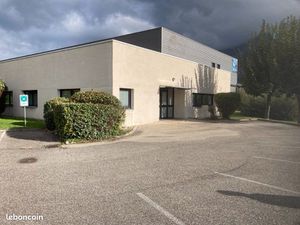 Bâtiment industriel 1200m² (dont 200m² bureaux) – 2 ponts roulants – ZI Fontaine – 1 2M