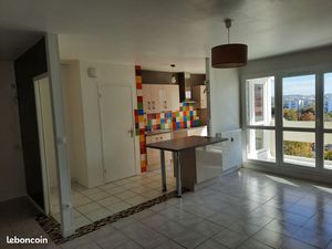 Bel appartement T4 proche commerces et Ets scolaires. Chauffage compris