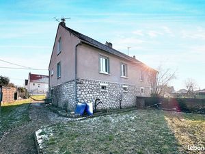 Maison mitoyenne de 68 m² de 6 pièces + un sous-sol de 55 m² sur un terrain de 445 m² à ve