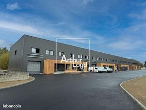 Local industriel 1 602 m²