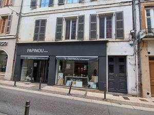 Immeuble 3 appartements + un local commercial