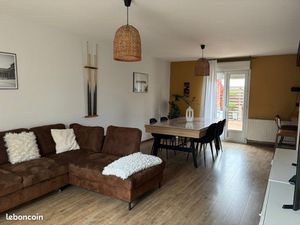 Maison moderne/ bien placé / piscine