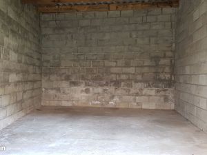 BOX / GARDE MEUBLES - 23m2  65m3  hyper centre . Idéal aussi MOTOS VELOS SCOOTER VOITURE A