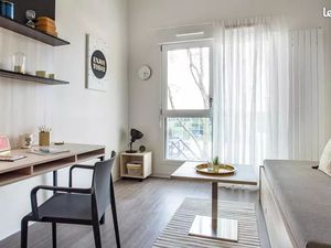 Studio meublé avec parking – Valmy – 715 CC