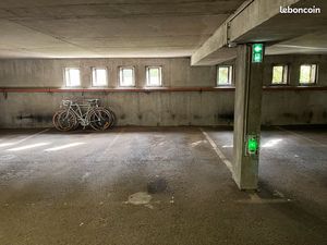 Parking sécurisé 12 m² à vendre (Versailles  rue de l’ermitage)