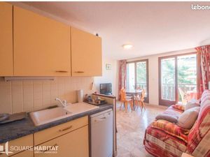 Studio meublé avec balcon  coin nuit et cave