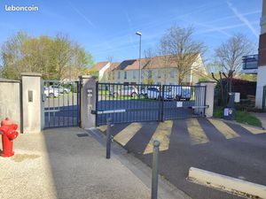 Parking sécurisé par portail télécommandé