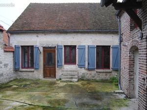 Maison de village entièrement rénovée avec cour et garage