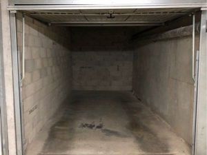 Vends box fermé 9m2 dans résidence sécurisée