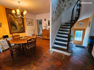 Vends Belle maison de ville – 163 m² + studio 24m2+ dépendances  cave voûtée et cour végét
