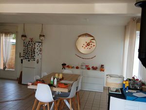 Maison mitoyenne par la toiture