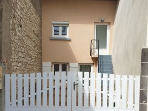 Studio a pont-du-chateau avec cour