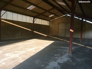 Hangar  box  local  abri  hors d’eau hors d’air 200 m2