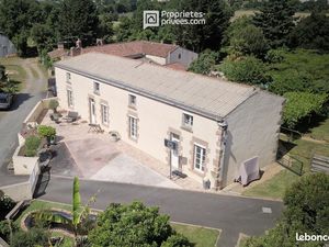 Maison 7 pièces 232 m²