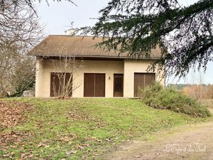 Maison des années 80 à rénover avec terrain arboré