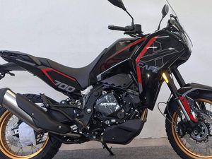 VENDO MOTO MORINI X-CAPE 700 GOLD EDITION (2025) NUOVA A ROSTA (CODICE 9766458) - MOTO.IT