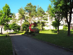 Appartement 3 P avec cave et parking proche village