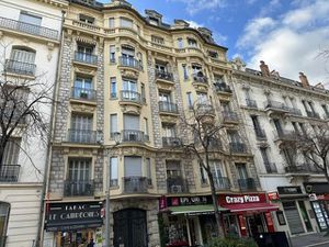 Exclusivité Carré D'or Bas Gambetta T4 de 96 55 m2 avec loggia et cave .