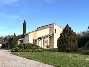 Lagrave  maison atypique de 4 chambres avec garage  piscine et parcelle arborée de 2450...