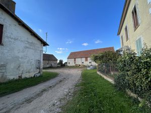 Maison de caractère sur vaste parc arboré  et corps de ferme  le tout sur 2 3 ha
