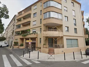 Location parking 14.9 m² à Nimes (30000)  105 €