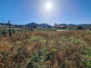 Vente terrain 751 m² à Les Pennes-Mirabeau (13170)  259 900 €