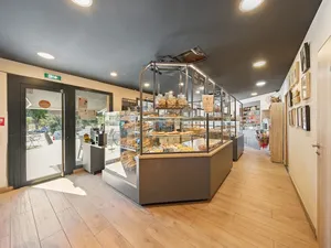 Vente locaux professionnels 200 m² à Hyeres (83400)  525 000 €