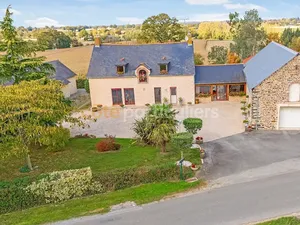 Vente ferme 6 pièces 175 m² à Argentré-du-Plessis (35370)  375 300 €