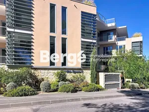 Location locaux professionnels 236 m² à Biot (06410)  4 228 €