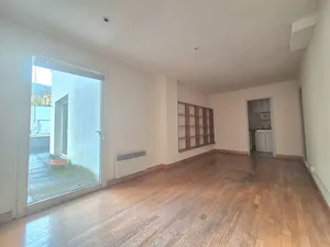 Location locaux professionnels 81 m² à Nantes (44000)  1 555 €